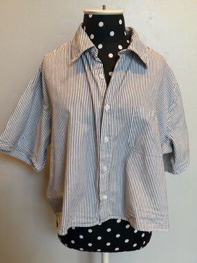 Basketcase Casual Short-Sleeve Button-Down Shirt in White with Black Stripe